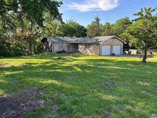 552 N 900 Rd, Lawrence, KS 66047