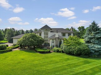 8610 Old Oak Dr, Plymouth, MI 48170