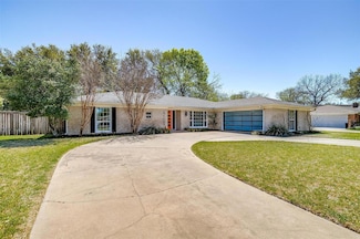 4109 Ridglea Country Club Dr, Benbrook, TX 76126