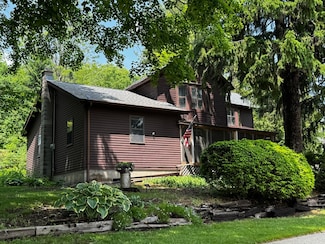 432 W Capitol Dr, Hartland, WI 53029