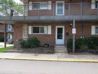 1835 W Hatherleigh Ct Unit 1A, Mount Prospect, IL 60056