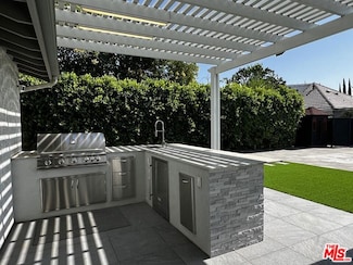 10758 Cozycroft Ave, Chatsworth, CA 91311