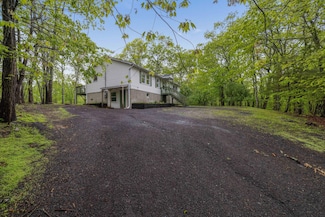 198 Castle Dr, East Stroudsburg, PA 18302