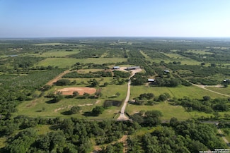 548 Franklin Ln, Yancey, TX 78886