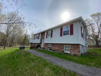 9 Island Ave, Orono, ME 04473