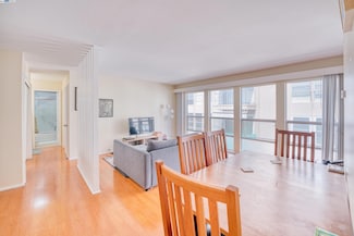 3815 Harrison St Unit 202, Oakland, CA 94611