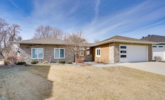 1336 Goldenwood Dr, West Fargo, ND 58078