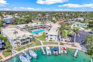386 Harbour Dr Unit 386, Naples, FL 34103