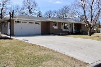 1404 Birch Lane Dr, Thief River Falls, MN 56701