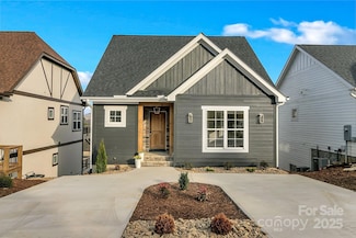 122 Chepstow Place, Black Mountain, NC 28711