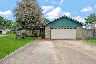318 Vera Ln, Liberty, TX 77575