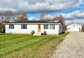 944 Lukesport Rd, Quincy, MI 49082