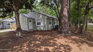 1702 Resca de La Palma St, Pascagoula, MS 39567