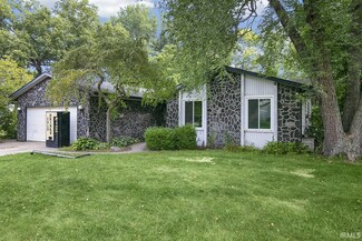 2907 Woodmere Ln, Goshen, IN 46528