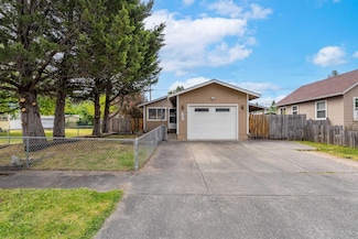 731 SW J St, Grants Pass, OR 97526