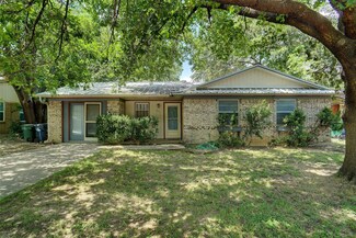 215 Bluebird Cir, Denton, TX 76209