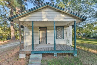 118 Orchard Ln, Conroe, TX 77301