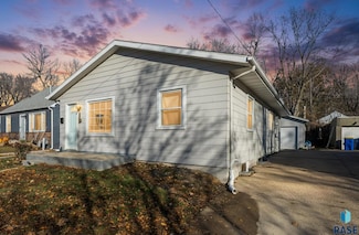 2114 S Norton Ave, Sioux Falls, SD 57105