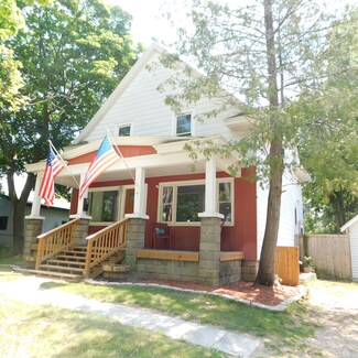 18 W Woodrow St, Fremont, MI 49412