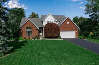 9396 Pine Breeze Ln, Clarence Center, NY 14032