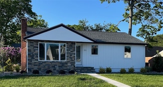 55 Brookfield Dr, Cranston, RI 02920