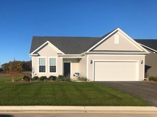 827 Spring Dr, Lindenhurst, IL 60046