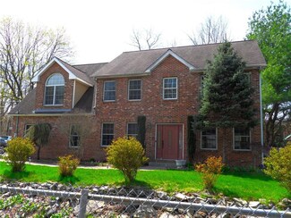 222 Theresa St, Woonsocket, RI 02895