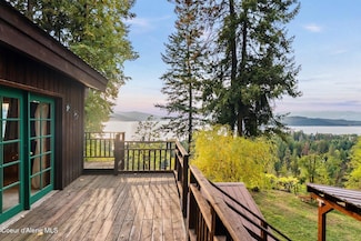 130 Mayaka Rd, Hope, ID 83836