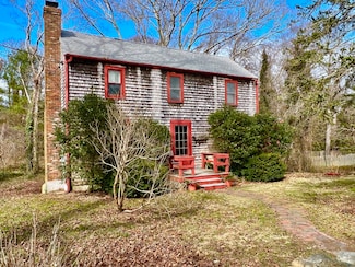 96 Dunham Ave, Vineyard Haven, MA 02568