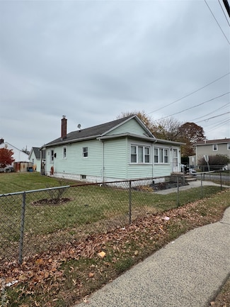 1233 Front St, Uniondale, NY 11553