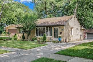 2105 Derby Rd, Troy, MI 48084