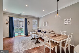 23 Pierside Dr Unit T16, Baltimore, MD 21230