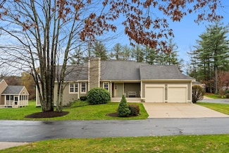 16 Spyglass Point Cir, Bedford, NH 03110