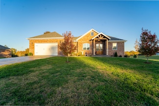 722 S Pheasant Run Dr, Monett, MO 65708