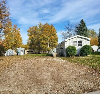 621 Hickory Rd, Thief River Falls, MN 56701