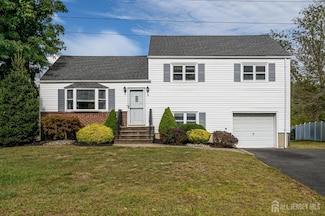 14 Lake Park Dr, Piscataway, NJ 08854