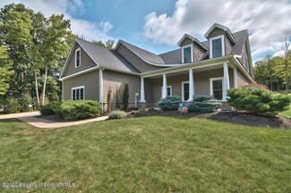 5 Hawk Ln, Mountain Top, PA 18707