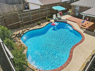 7021 Lo Chalmers Ln, Garland, TX 75043