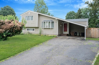 10 Laurie Rd, Brentwood, NY 11717