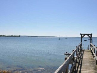 14 Baysite Ln, Falmouth, ME 04105