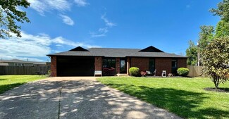 2113 W Ankrom Place, Bolivar, MO 65613