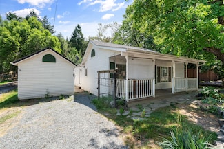 945 S 3rd St, Jacksonville, OR 97530
