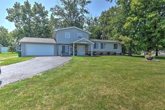 545 N State Route 121, Warrensburg, IL 62573