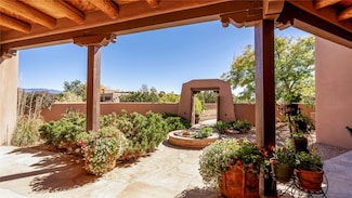 4 Chippewa Cir, Santa Fe, NM 87506