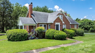 1520 21st Ave NE, Hickory, NC 28601