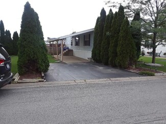 1118 Lockwood Dr, Lockport, NY 14094
