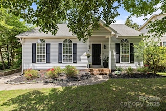 3801 Rosedown Dr, Matthews, NC 28105