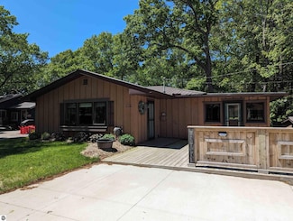 1032 S 11th St, Au Gres, MI 48703