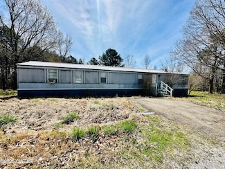 1935 Sand Ridge Bargerton Rd, Lexington, TN 38351