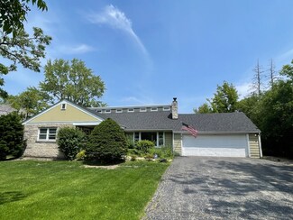 836 W Everett Rd, Lake Forest, IL 60045